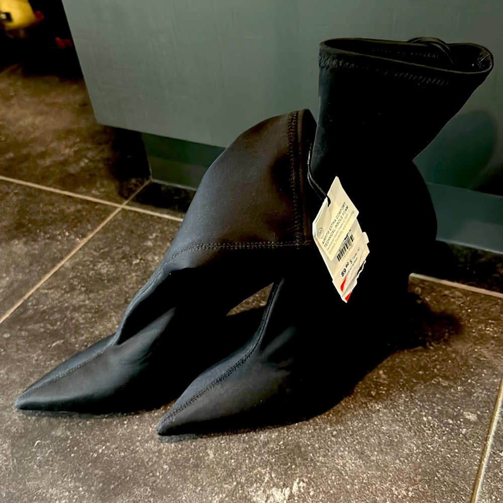 Zara never worn